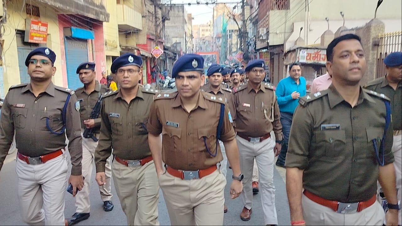 Jamshedpur Police foot march to instill confidence in Jugsalai The