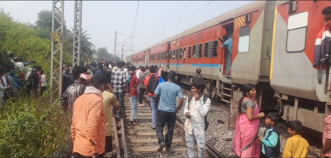 Tatanagar Alert passenger averts major tragedy of Purushottam Express