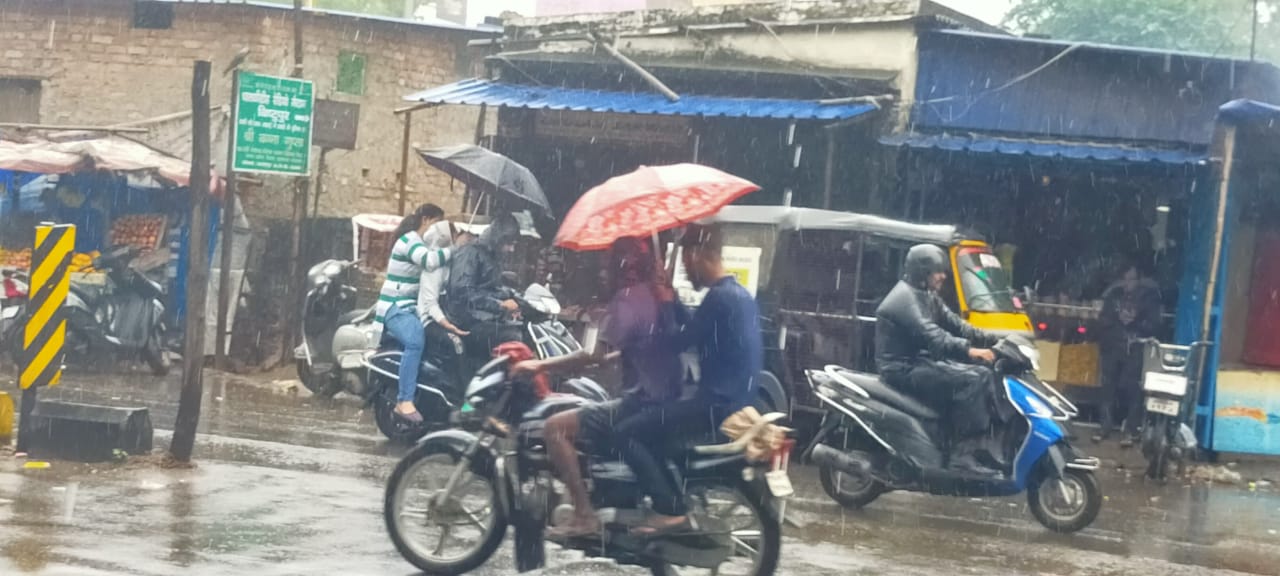 Persistent rains disrupt normal life in Jamshedpur, city reports
