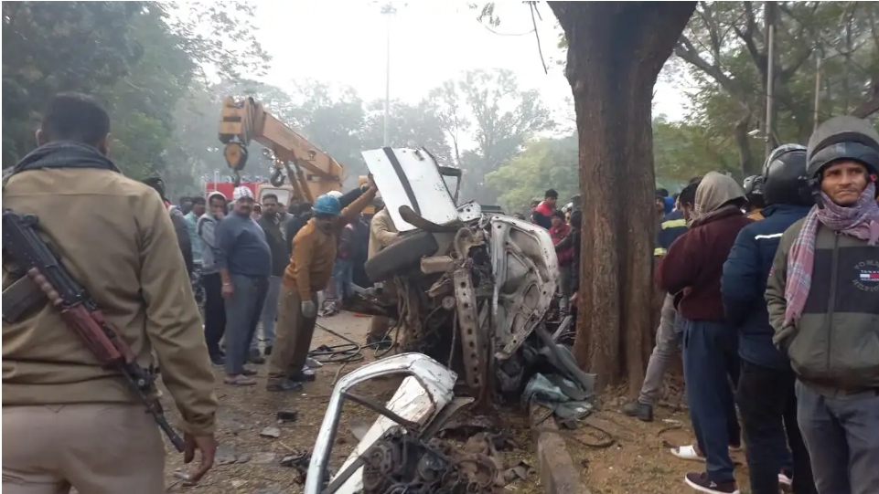 Jamshedpur Road Accident 6 killed, 2 injured as car collides with divider in CH Area The