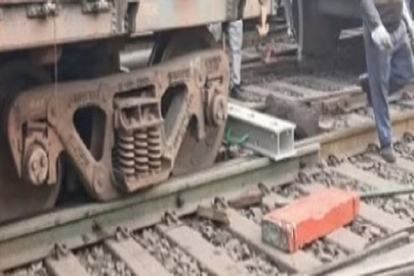 goods train derailment disrupts rail services in tatanagar