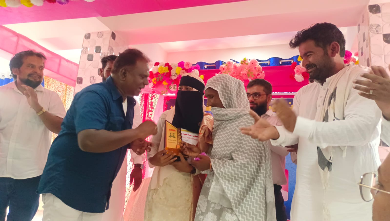 MLA Sukhram Oraon honors Kolhan University topper with gold ring | The ...