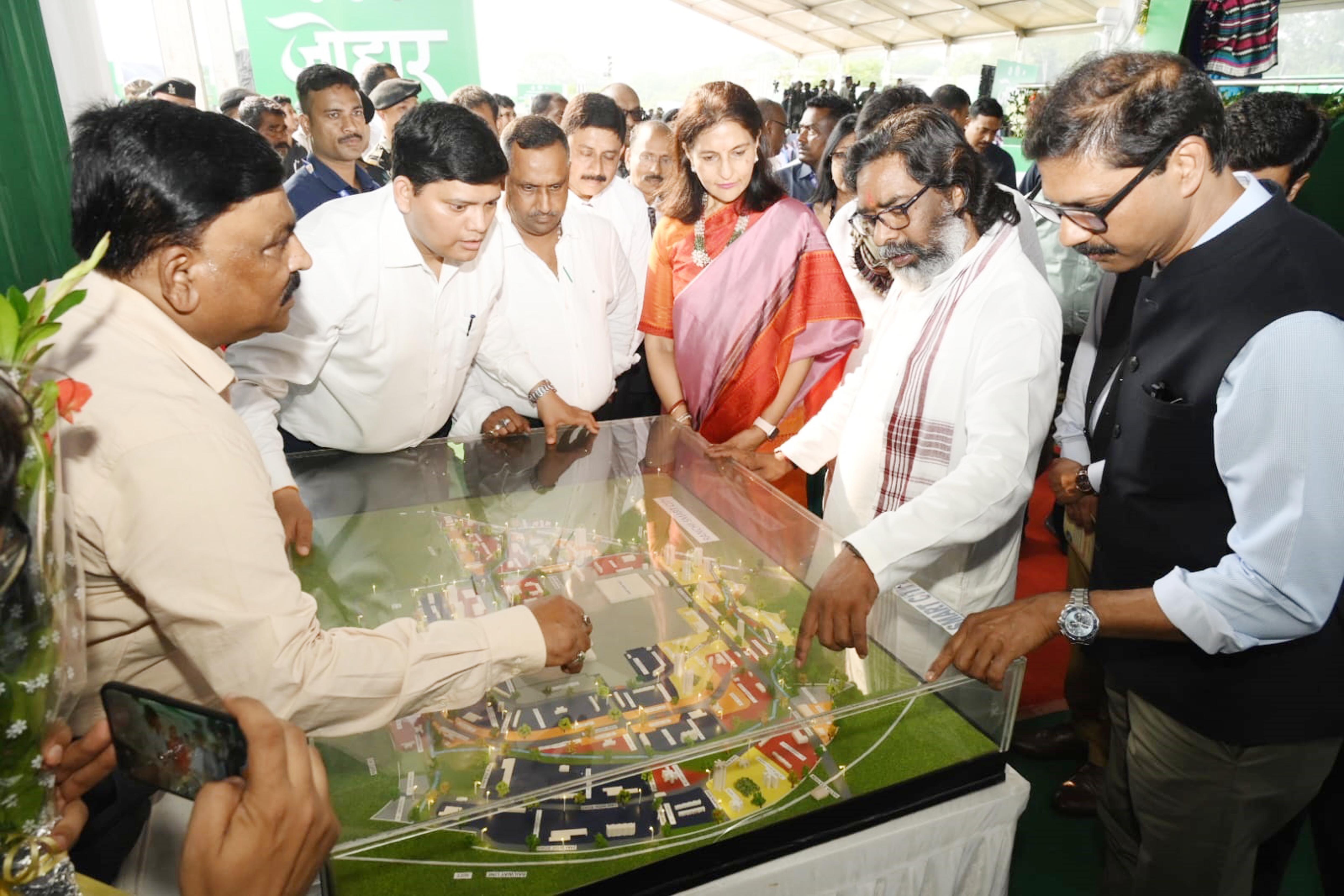 Jharkhand CM Hemant Soren lays foundation for 300-bed Apollo multi ...