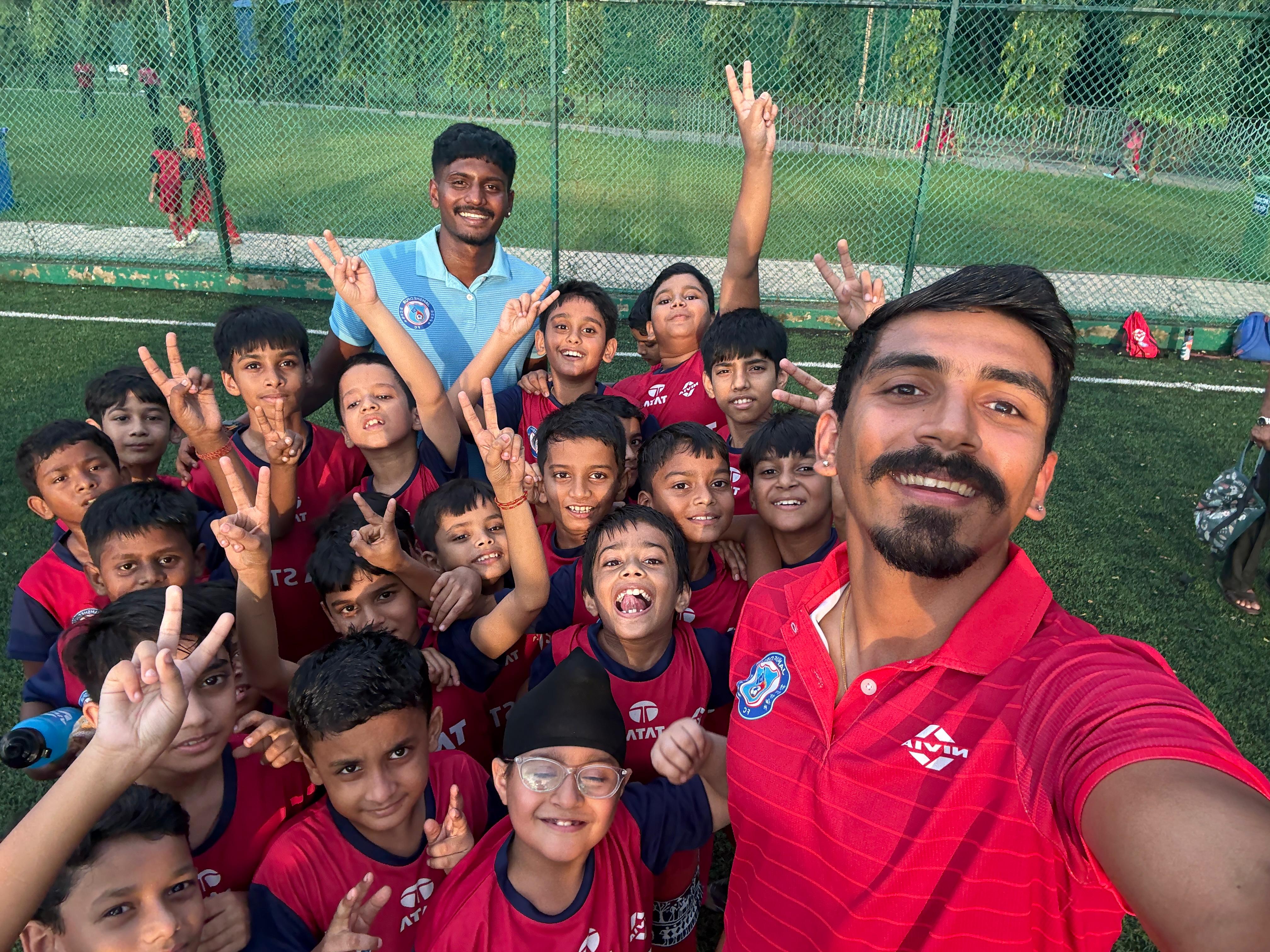 Jamshedpur FC players join young footballers at JRD Turf | The Avenue Mail
