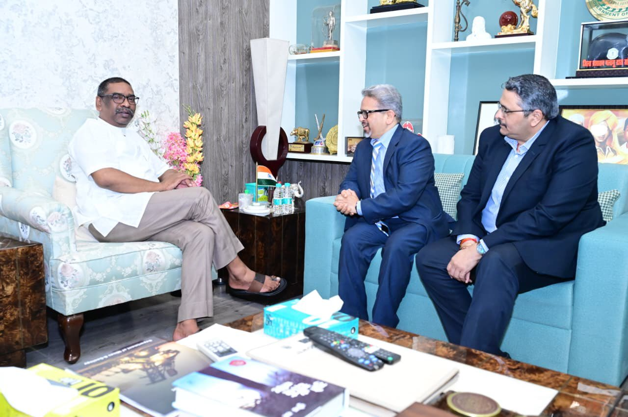 Tata Motors Jamshedpur officials meet Jharkhand CM | The Avenue Mail
