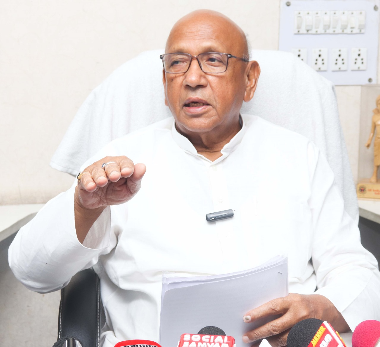 Saryu Roy Demands High-Level Probe into Jamshedpur Fish Deaths