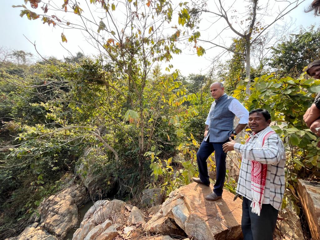 Jamshedpur DC reaches out to Dolmabera villagers, promises quick action