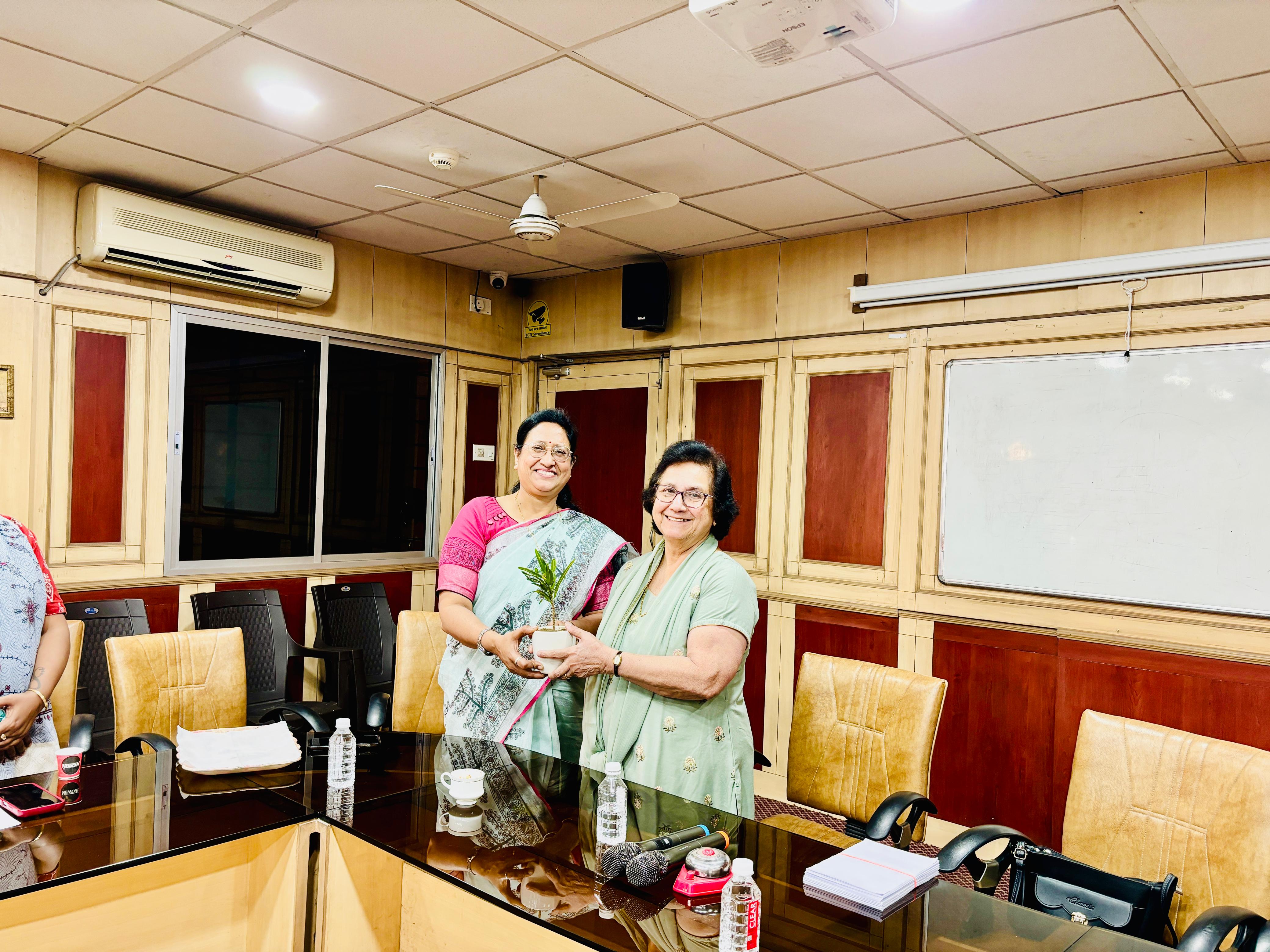 Educationist Nargis Madon Leads Faculty Session at MNPS