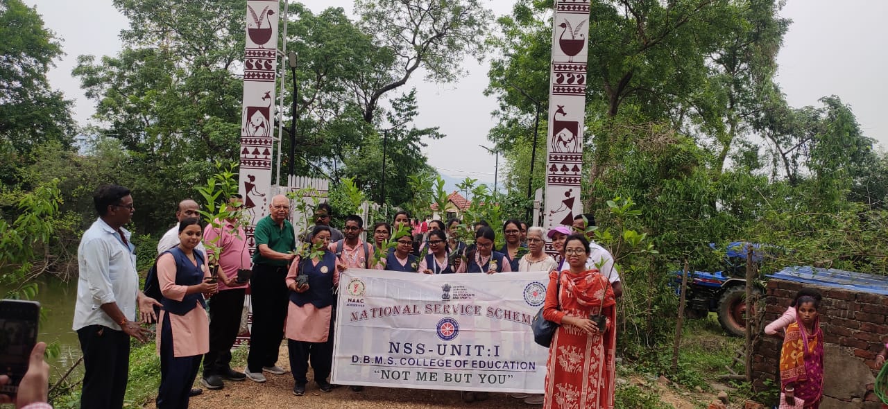 DBMS College students explore sustainable living at Pahar Bhanga Eco Farm